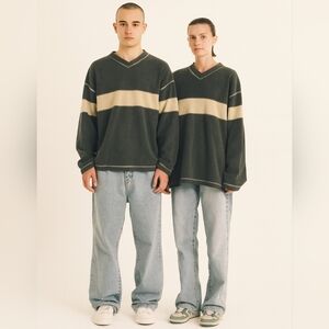 Brody Y2K Colorblock Unisex Fleece V-Neck Sweater in Green & Cream